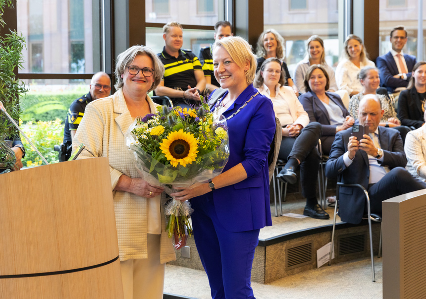 Gemeenteraad neemt afscheid van burgemeester Erica van Lente Â©Esther Hardon